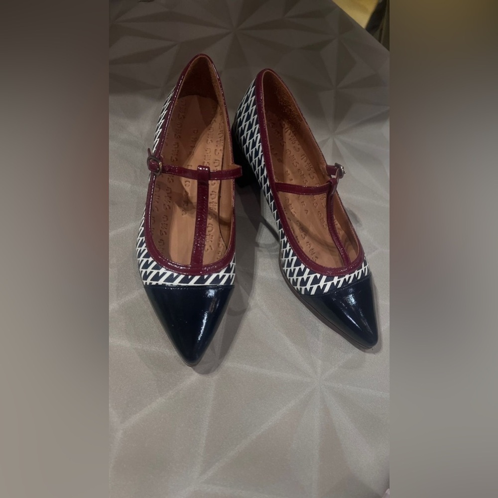 Chie Mihara T-Strap Block Heel Pumps NWT EU 36 Made in Spain Navy geometric - Picture 3 of 9